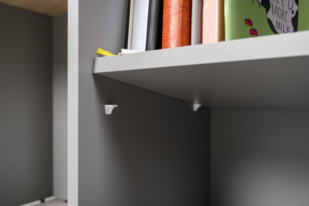 Прямые компьютерные столы, Набор для работы и учёбы из двух столов письменных Лайт 12.163 и двух серых кресел