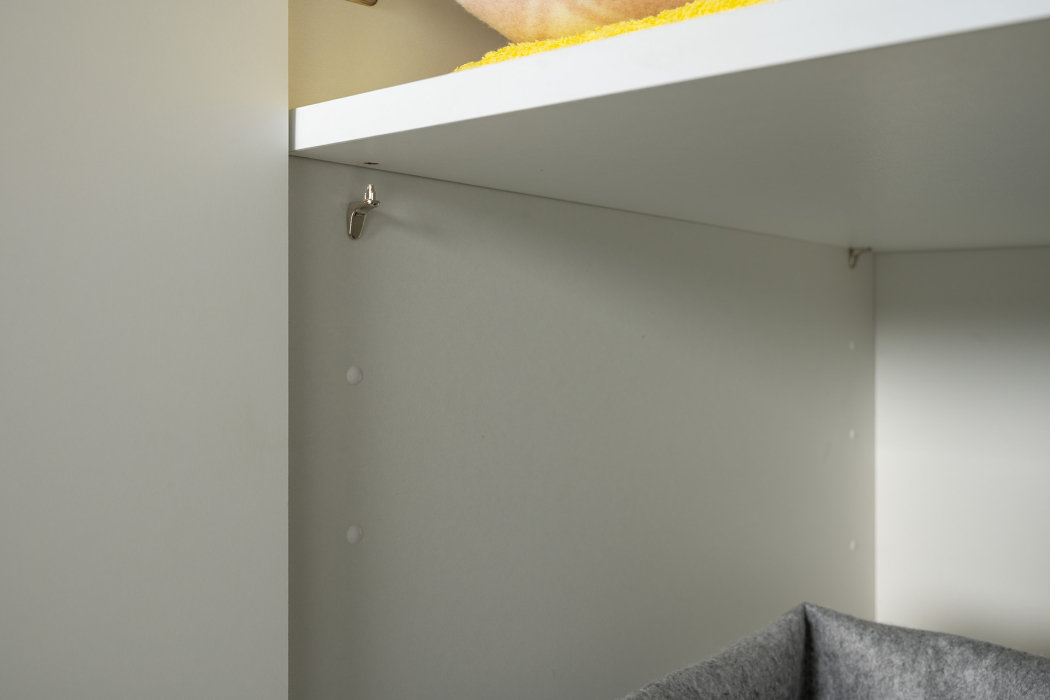 Спальные гарнитуры, Кровать с ортопедическим основанием Остин и шкаф-комод для одежды с тумбой с дверками