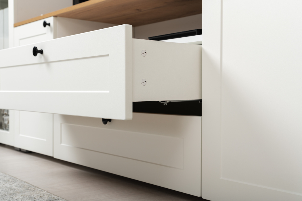 Спальные гарнитуры, Кровать Остин с ортопедическим основанием для матраса 1600х2000 с тумбой для аппаратуры и шкафом-пеналом